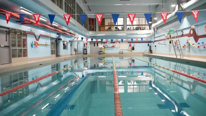 Pool at YMCA du Parc
