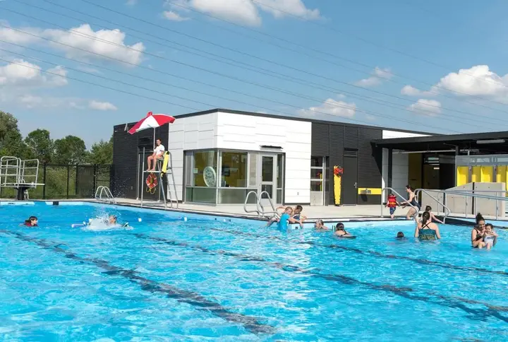 Pool at Piscine Lebourgneuf