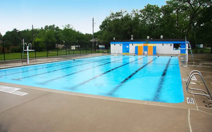 Pool at Wedgewood Park - Etobicoke Outdoor Pool