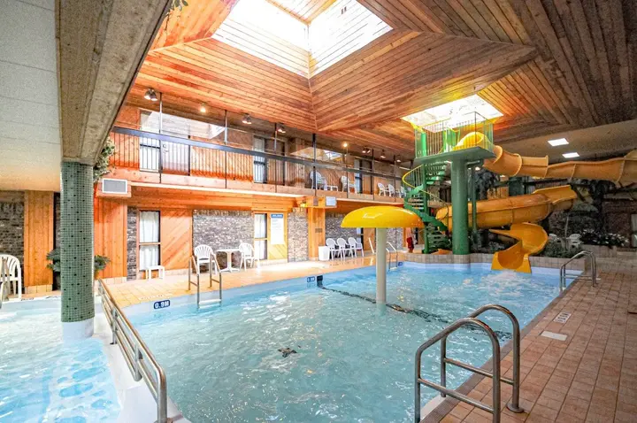 Splasher's Indoor Pool & Waterslides - Canad Inns Portage la Prairie