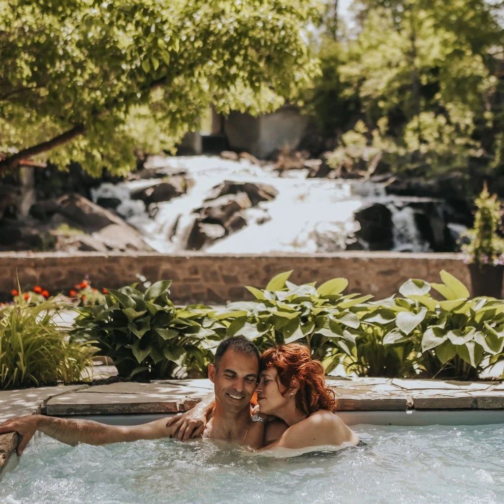 Photo : Moulin Wakefield Mill Hotel & Spa – Waterfall Experience