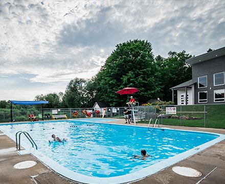 Photo : Piscine domaine de la rivière